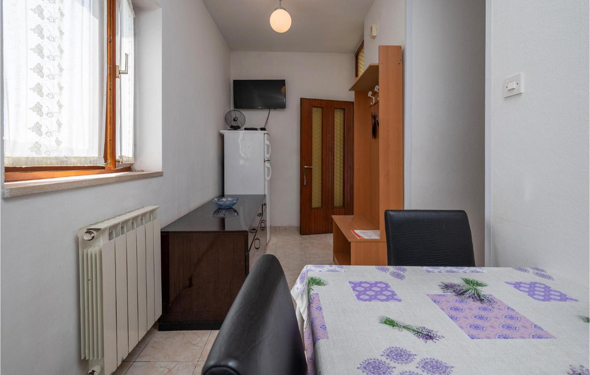 1 Bedroom Cozy Apartment In พูลา ภายนอก รูปภาพ