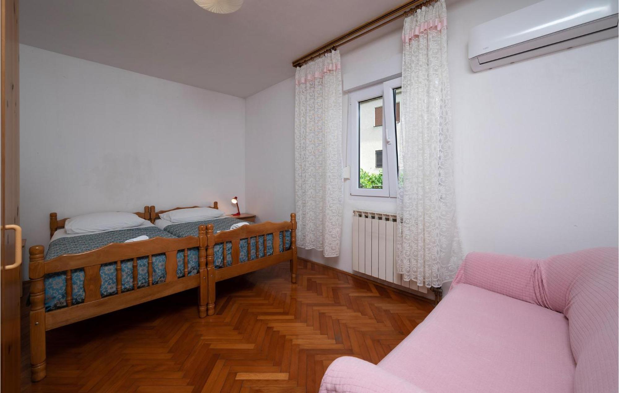 1 Bedroom Cozy Apartment In พูลา ภายนอก รูปภาพ